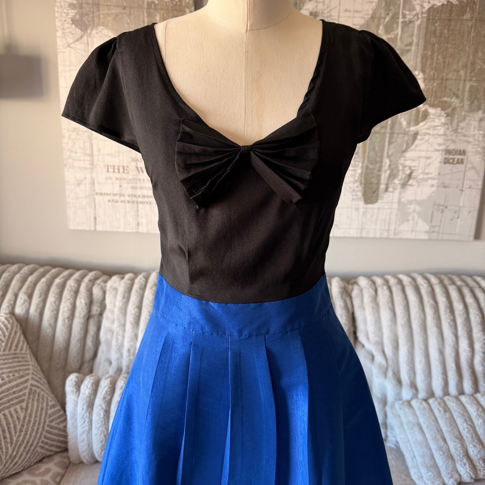 Vintage Annabelle‎ Women's Black Blue Bow Pleated Fit Flare Dress Medium - Picture 2 of 6